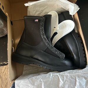 Men’s Danner Gortex Boots.